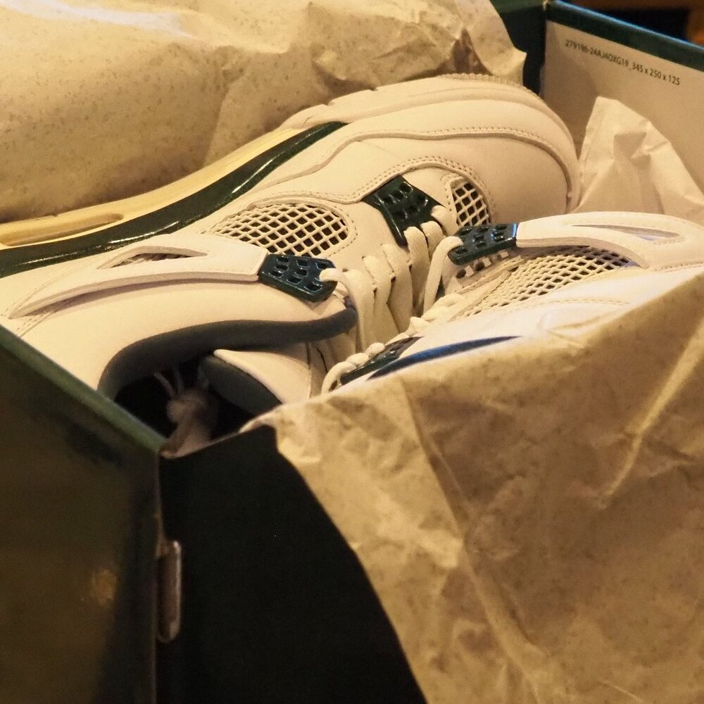 Jordan 4 - Picture 7 of 8